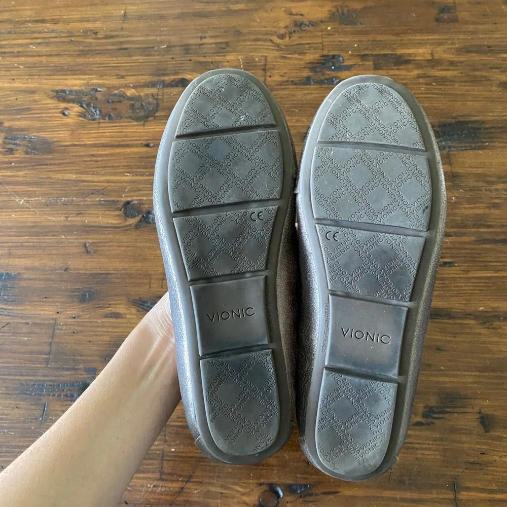 Vionic Debbie Metallic Pewter Loafers Size 8 Slip On Shoes Orthotic Footbed